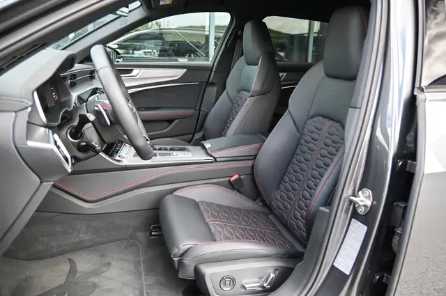 Audi RS6 Avant view 12