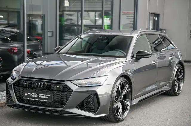 Audi RS6 Avant view 2
