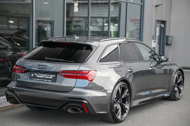 Audi RS6 Avant view 4