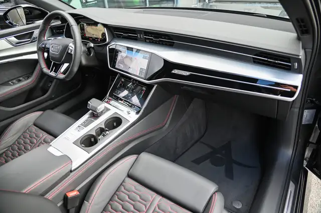 Audi RS6 Avant view 11