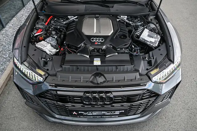 Audi RS6 Avant view 7