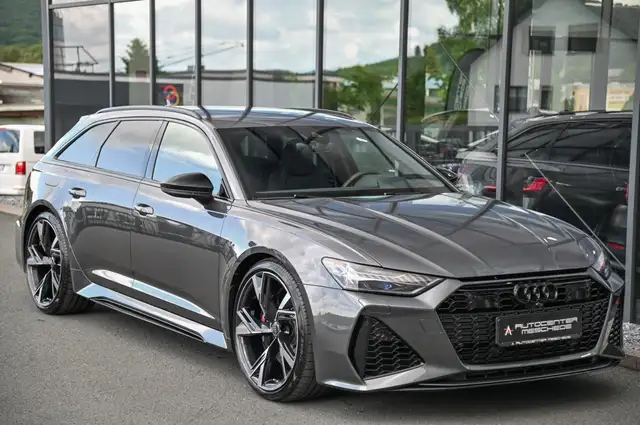 Audi RS6 Avant view 3