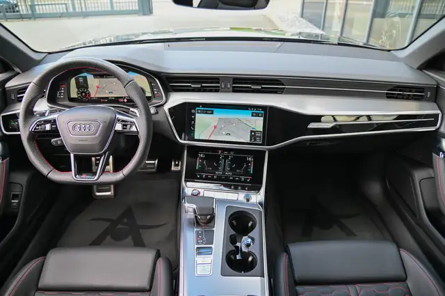 Audi RS6 Avant view 10
