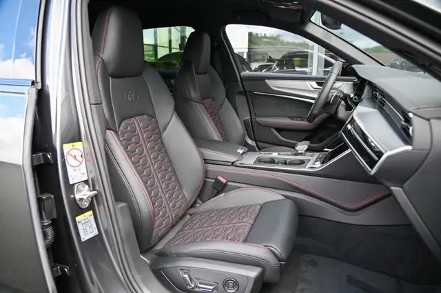 Audi RS6 Avant view 13