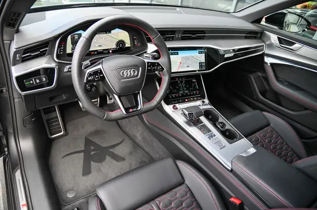 Audi RS6 Avant view 9