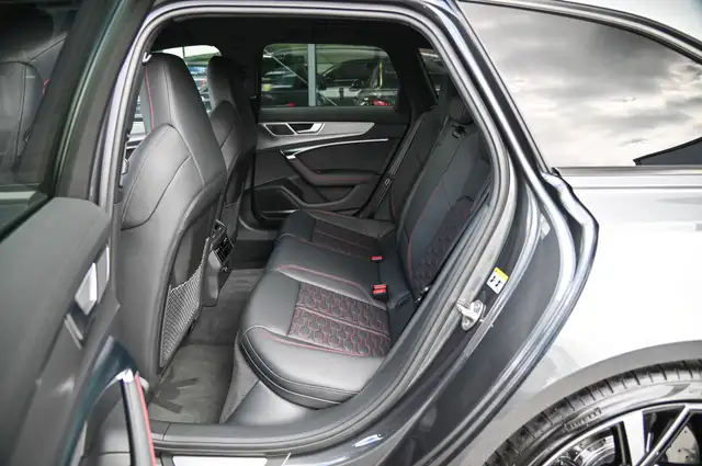Audi RS6 Avant view 14