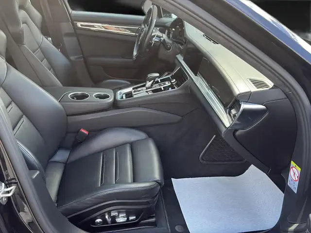 Porsche Panamera view 13