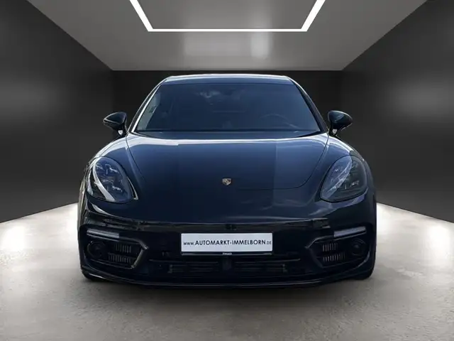 Porsche Panamera view 9