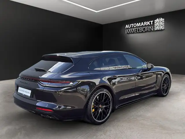 Porsche Panamera view 8