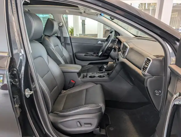 Kia Sportage view 3