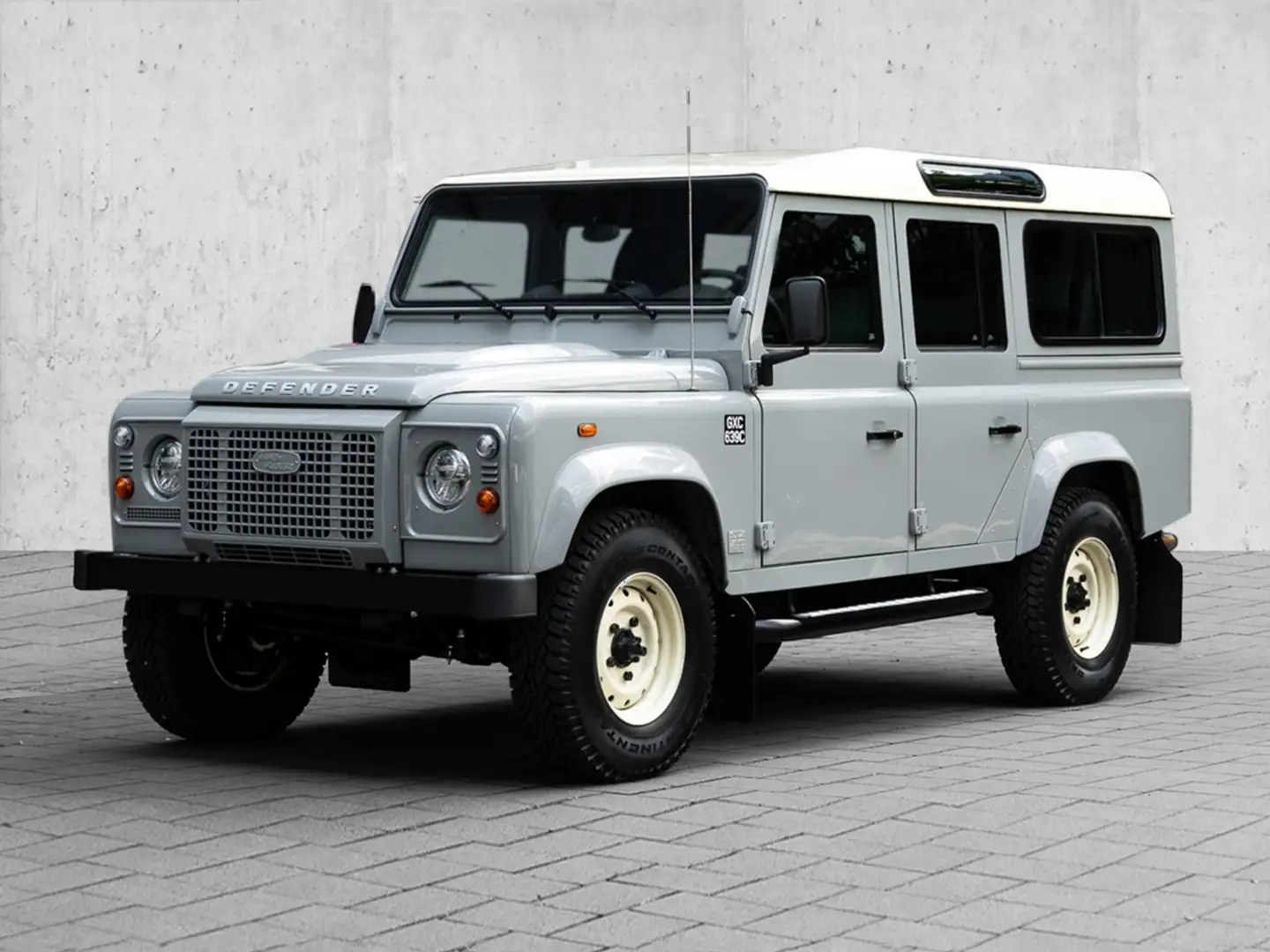 Land Rover Defender 110 Works V8 Islay Edition 1 of 30 Grijs - 2