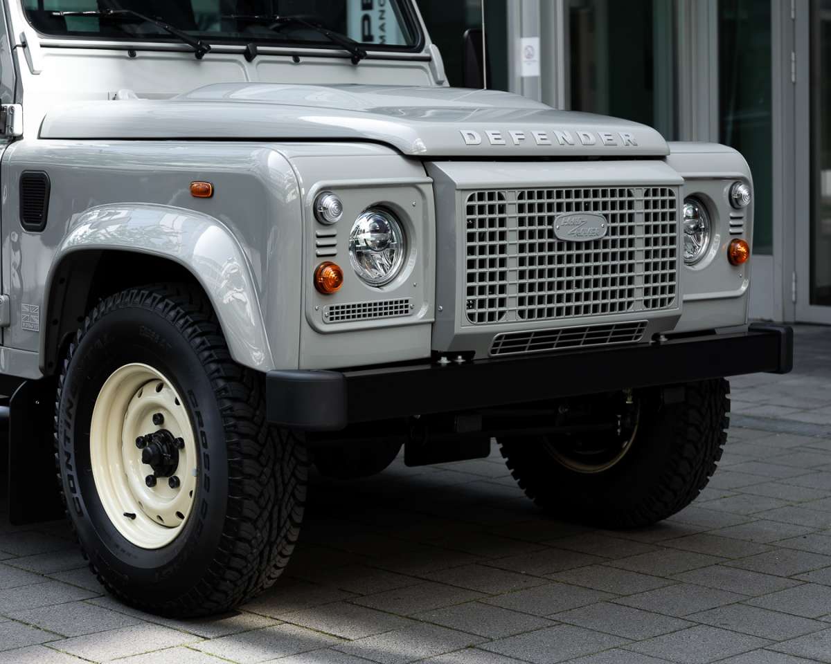 Land Rover Defender