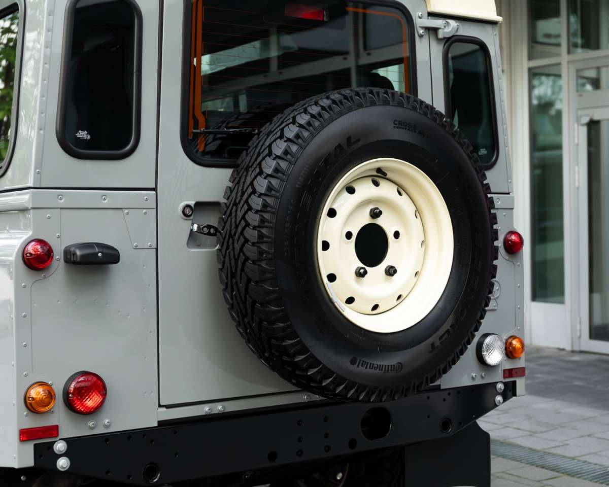Land Rover Defender