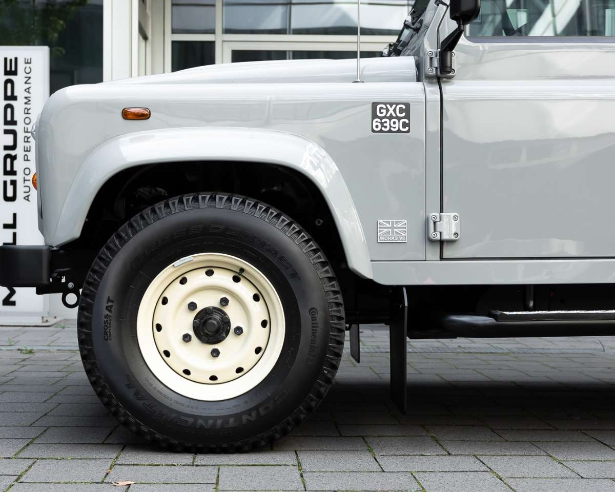 Land Rover Defender