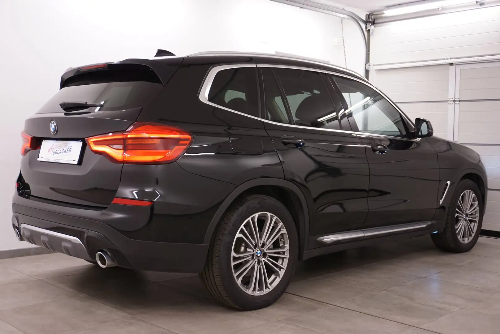 BMW X3 xDrive 20 d Luxury Line Schwarz - 2