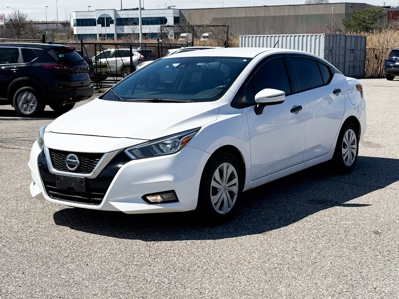 Nissan Versa снимка Nissan Versa