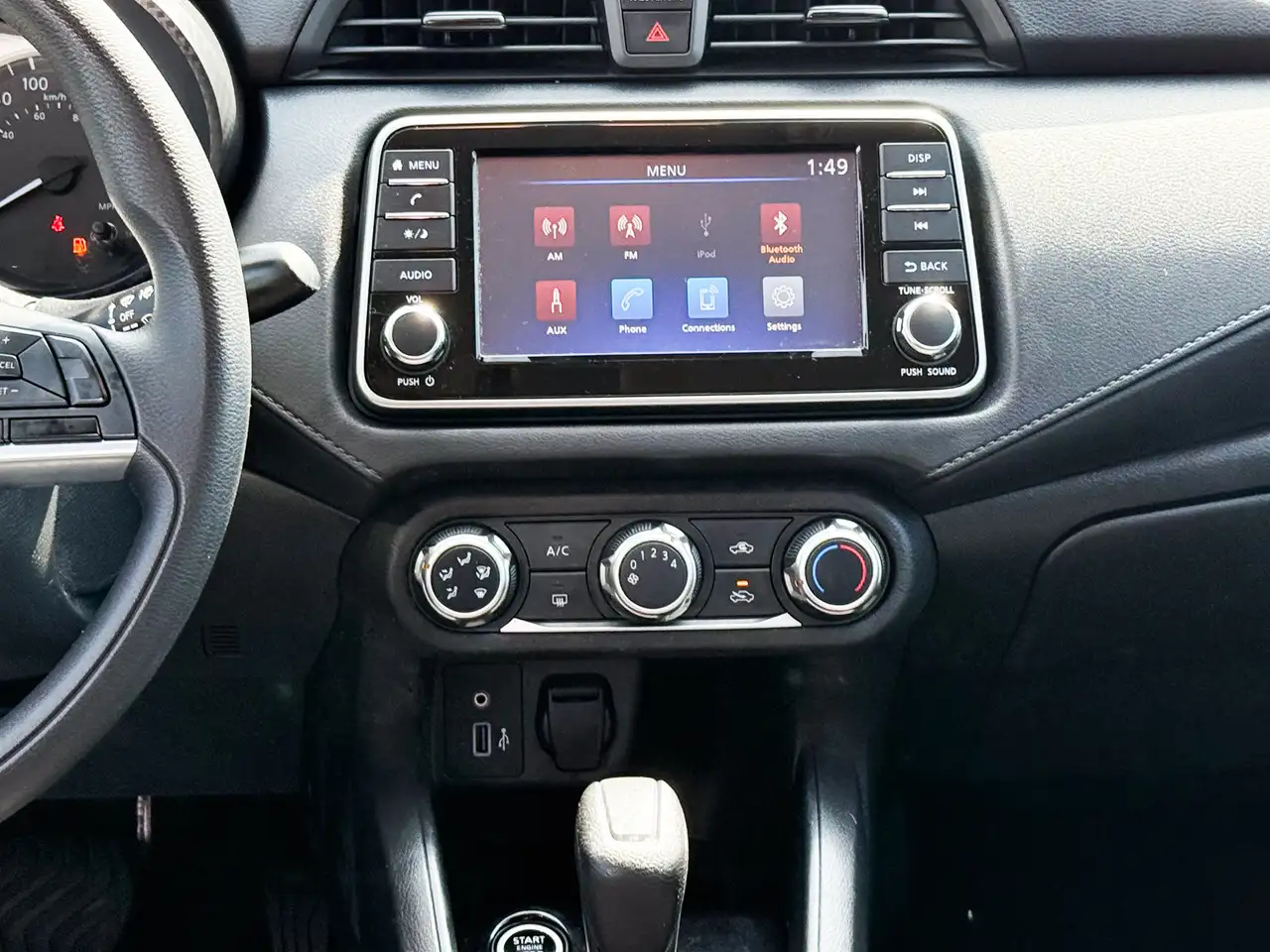 Nissan Versa снимка Nissan Versa