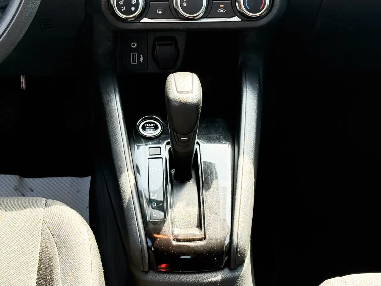 Nissan Versa снимка Nissan Versa