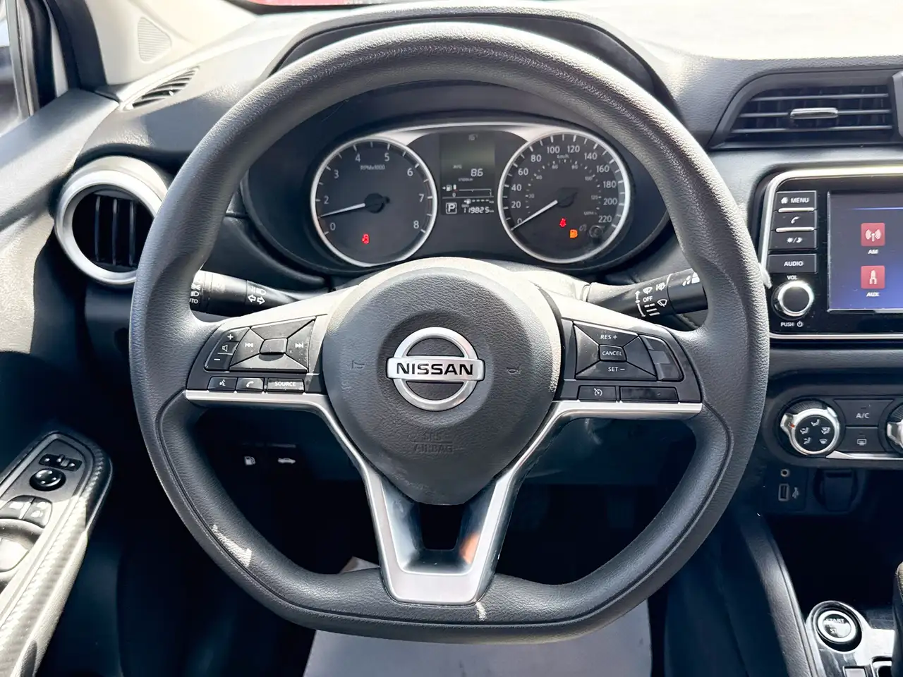 Nissan Versa снимка Nissan Versa