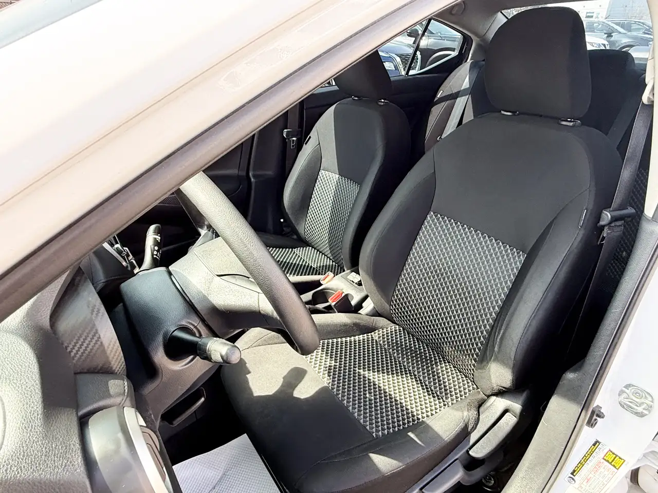 Nissan Versa снимка Nissan Versa