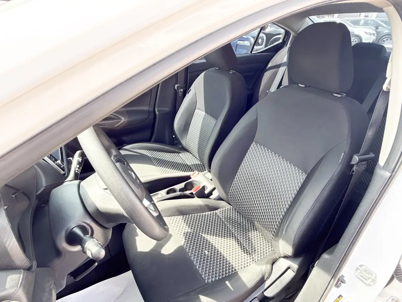 Nissan Versa снимка Nissan Versa