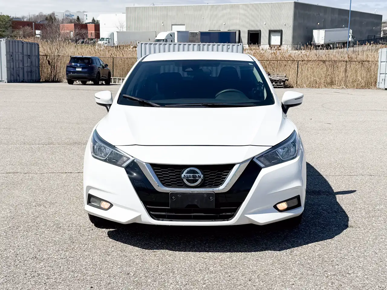 Nissan Versa снимка Nissan Versa