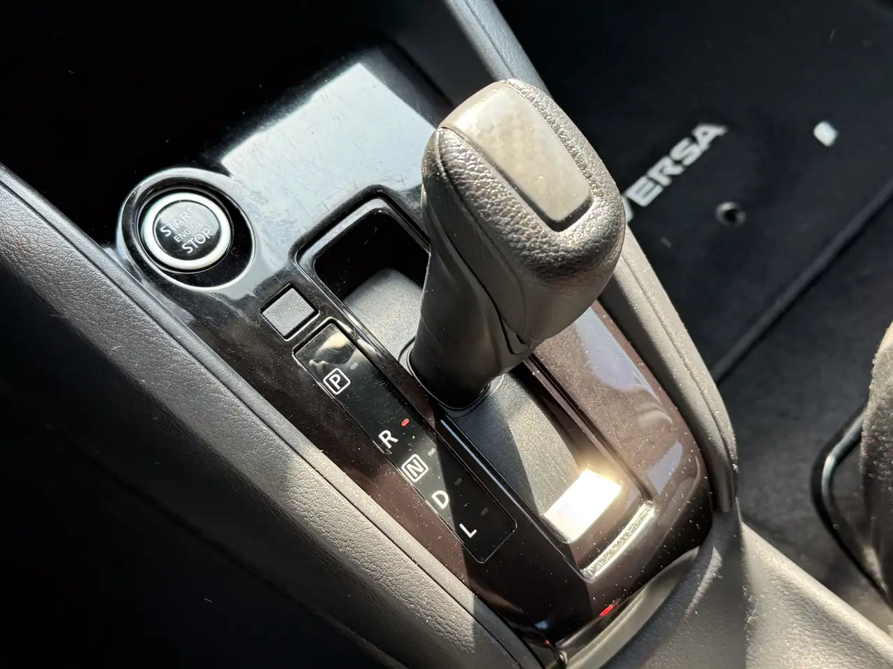 Nissan Versa снимка Nissan Versa