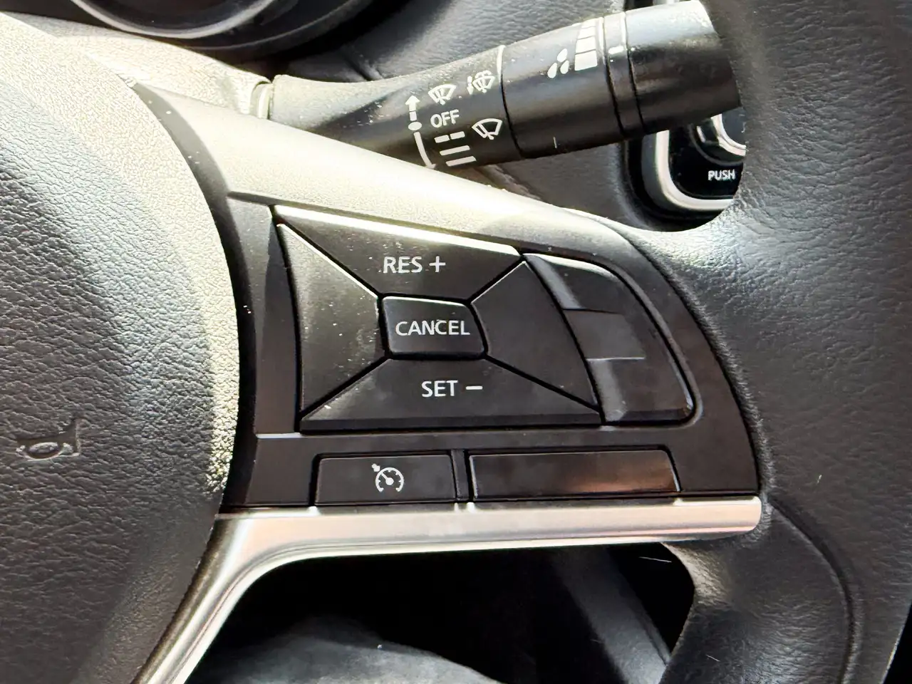 Nissan Versa снимка Nissan Versa