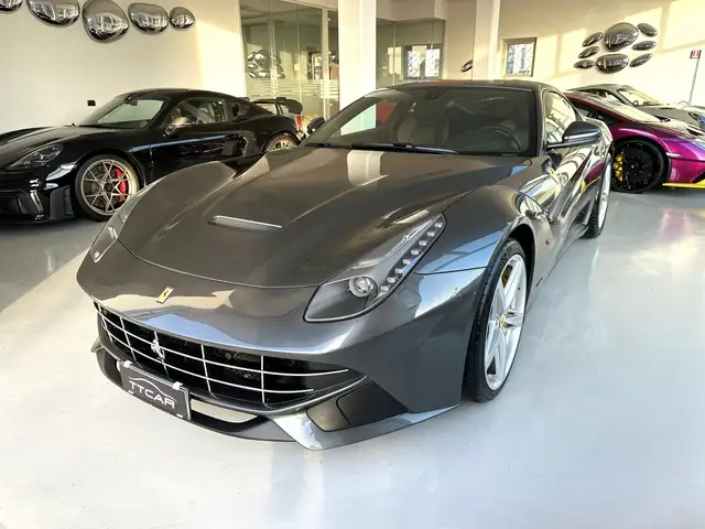 Ferrari F12 Berlinetta 6.3 dct 740cv