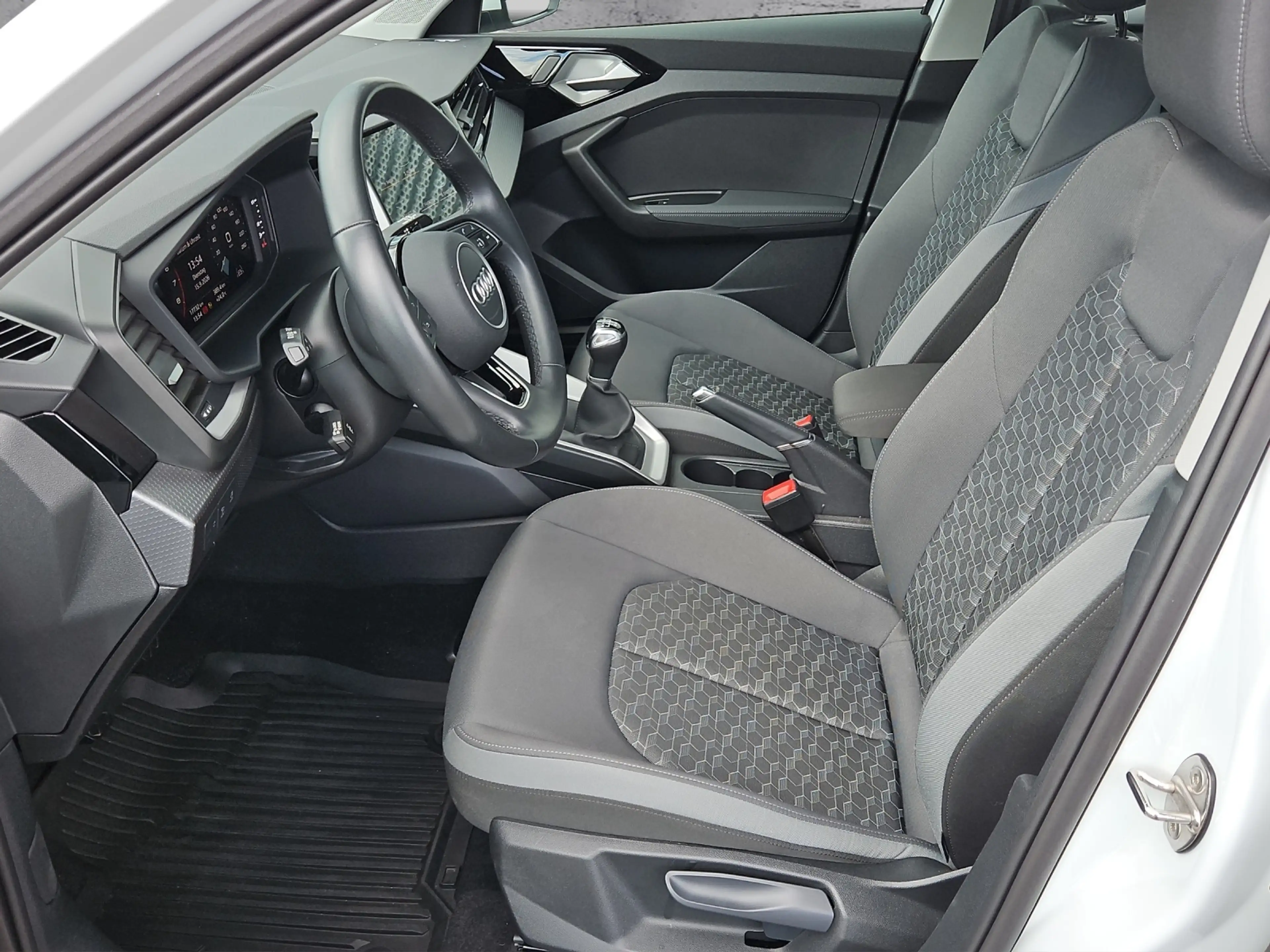 Audi A1 Sportback advanced 25 TFSI 2-ZONEN/SHZ/LED — photo 5