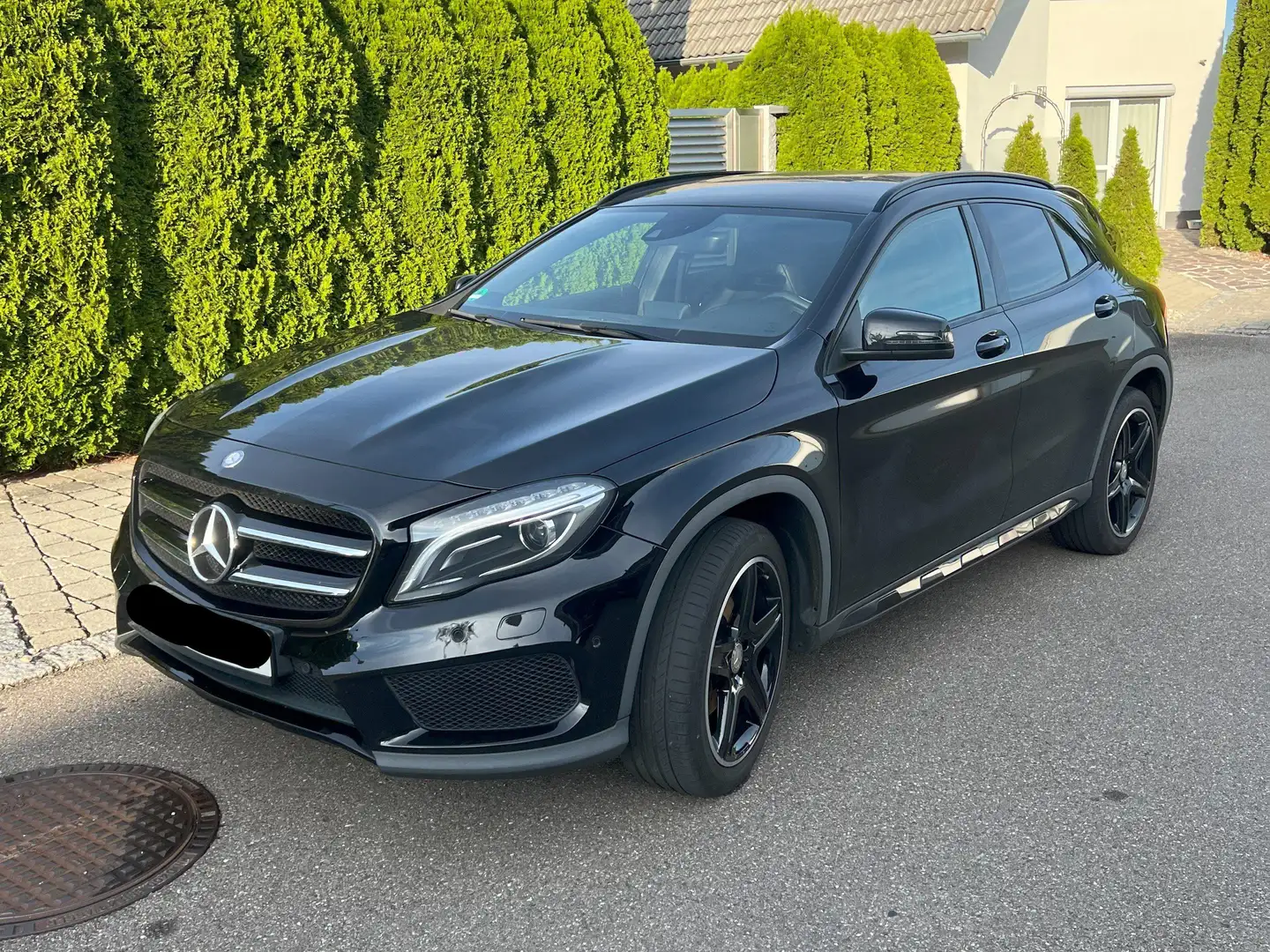 Mercedes-Benz GLA 250 GLA 250 4Matic 7G-DCT AMG Line Night Paket Černá - 2