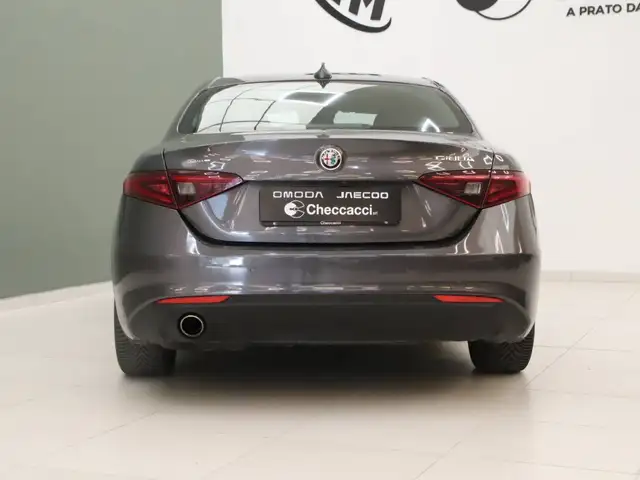 Alfa Romeo Giulia view 6