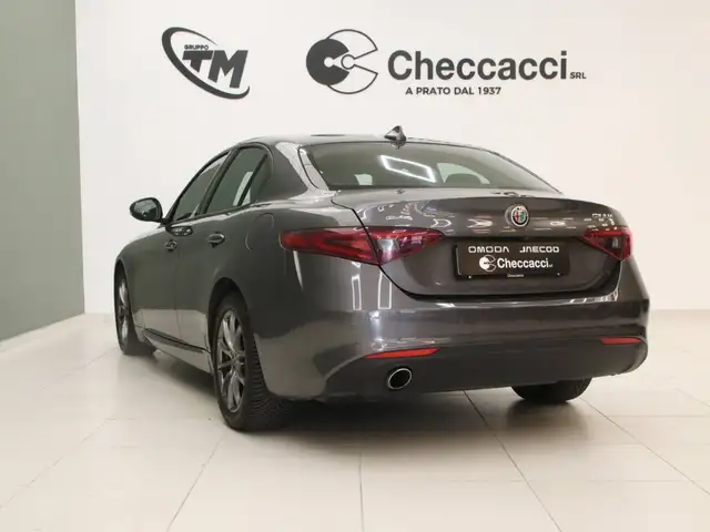 Alfa Romeo Giulia view 7