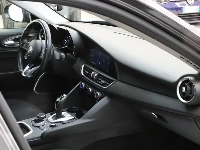 Alfa Romeo Giulia view 17