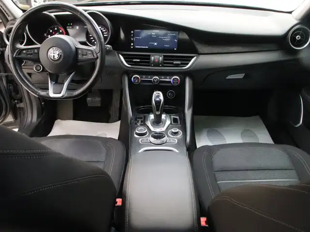 Alfa Romeo Giulia view 10