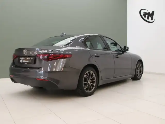 Alfa Romeo Giulia view 5
