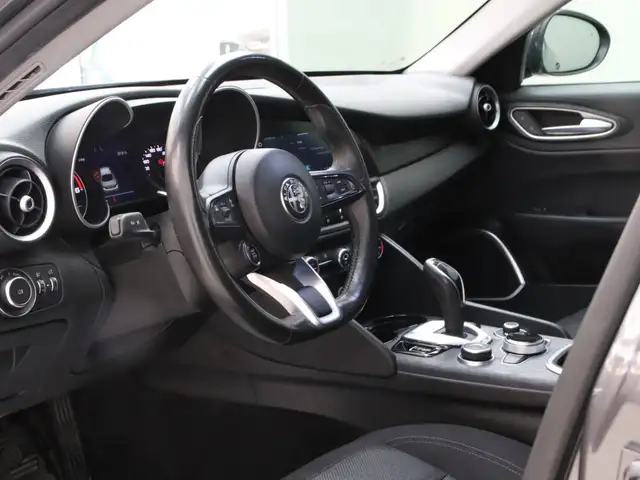 Alfa Romeo Giulia view 18