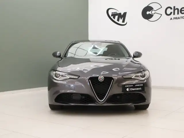 Alfa Romeo Giulia view 3