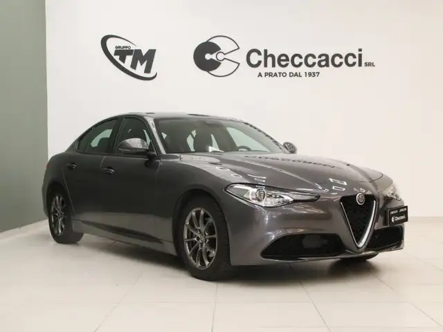 Alfa Romeo Giulia view 4