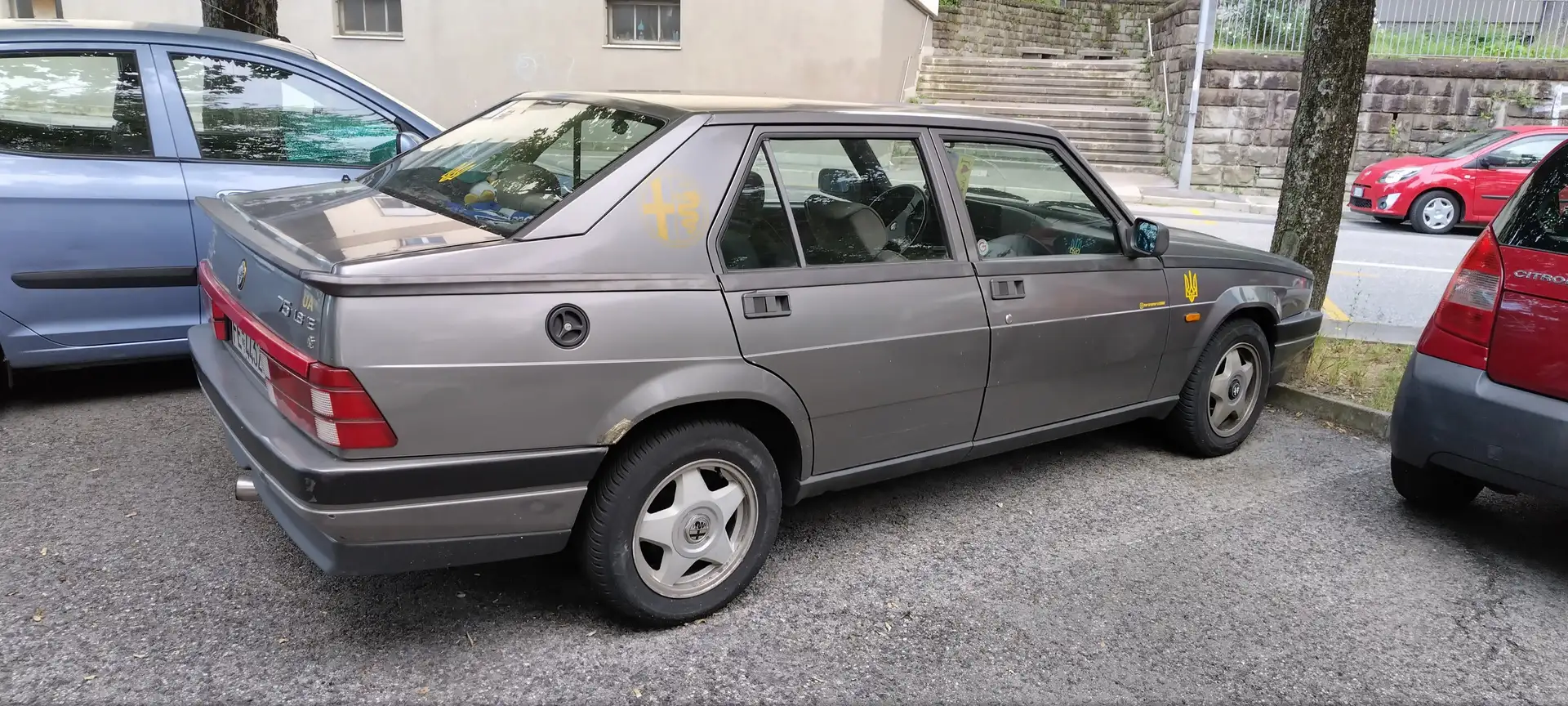 Alfa Romeo 75 75 1.8 ie Gri - 1