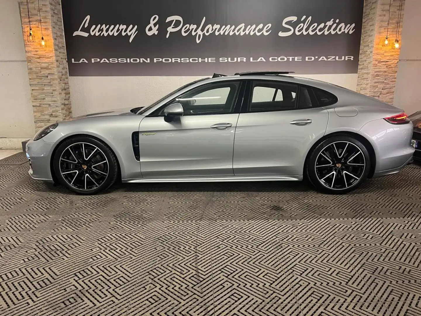 Porsche Panamera Panamera 4 E-Hybrid 2.9 V6 - 462 Ch- PDK - Française - Suivi complet Porsche Gris - 2