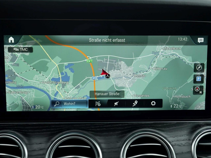 Mercedes-Benz E 450 4M AMG Distronic+ KeylessGo 360° Park — photo 14