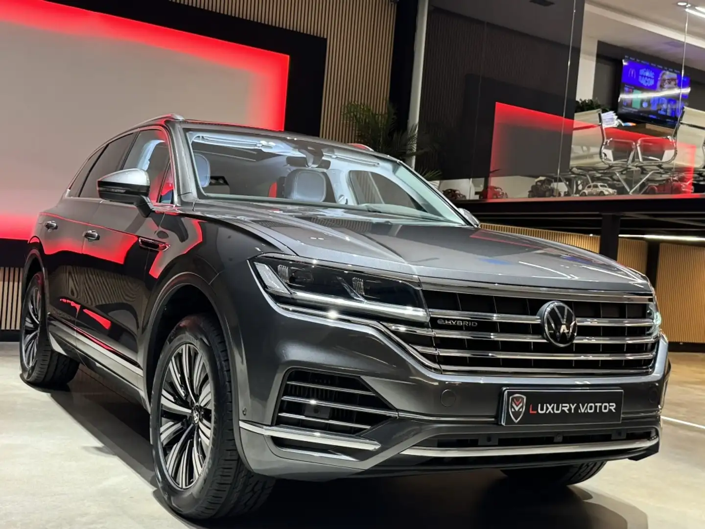 Volkswagen Touareg 3.0TSI V6 eHybrid Elegance 4Motion Tiptronic Gris - 1