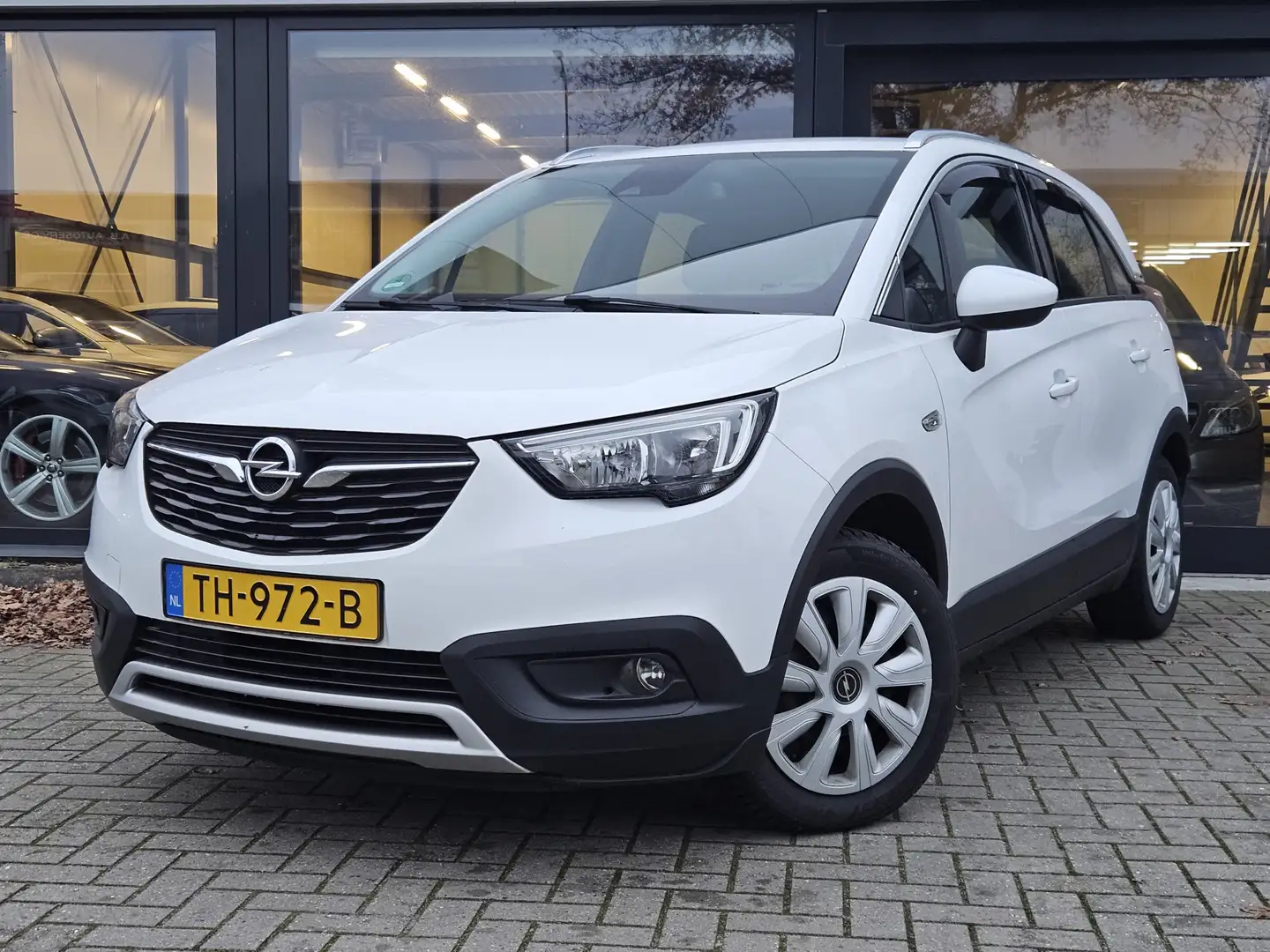 Opel Crossland X 1.2 Innovation + NAVIGATIE + HALF LEER + KLIMA + C Wit - 1