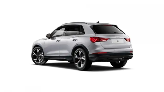 Audi Q3 view 5