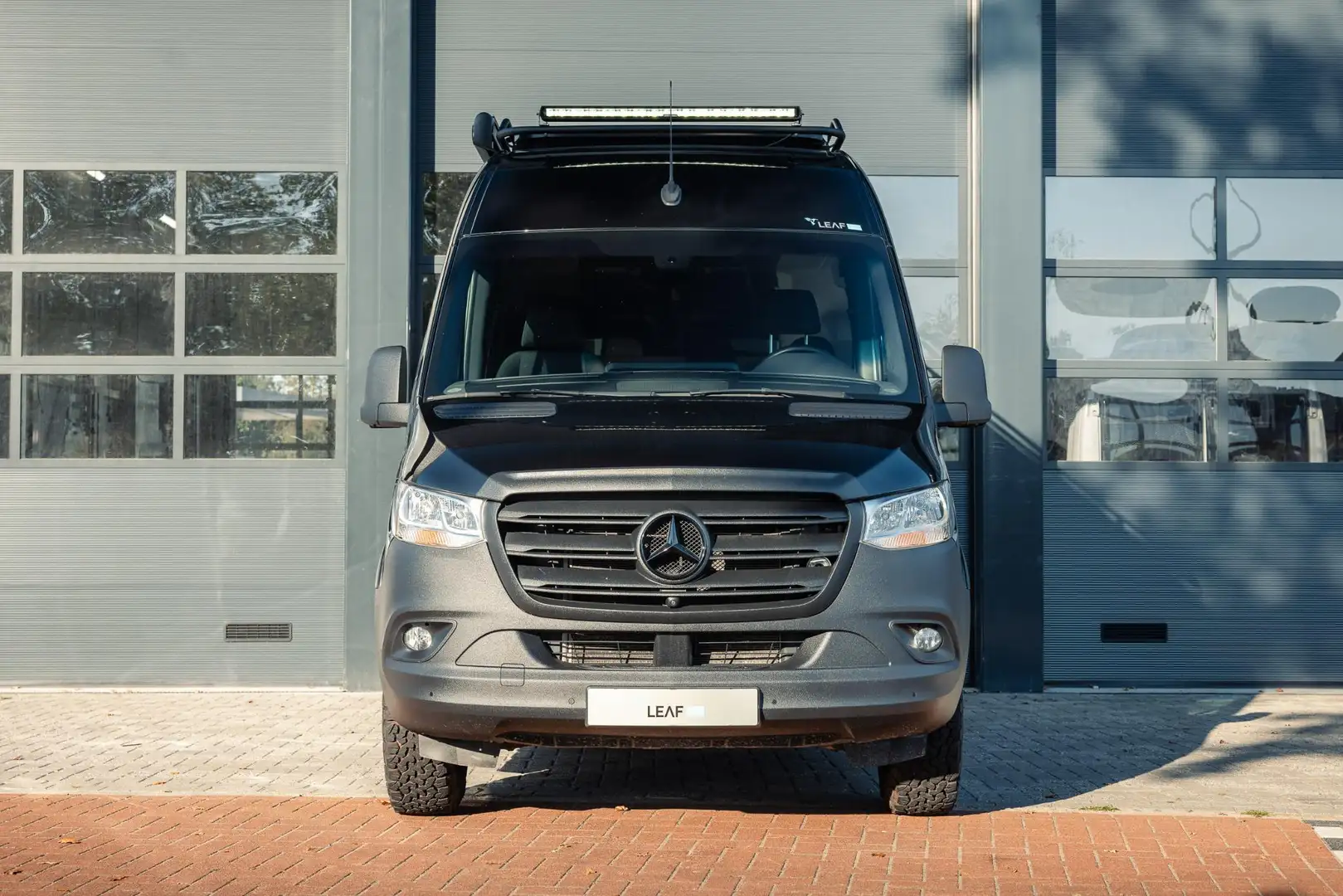 Overig Leaf 4 Sprinter Offroad / Offgrid Campervan L Zwart - 2