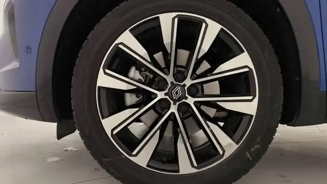 Renault Austral view 13
