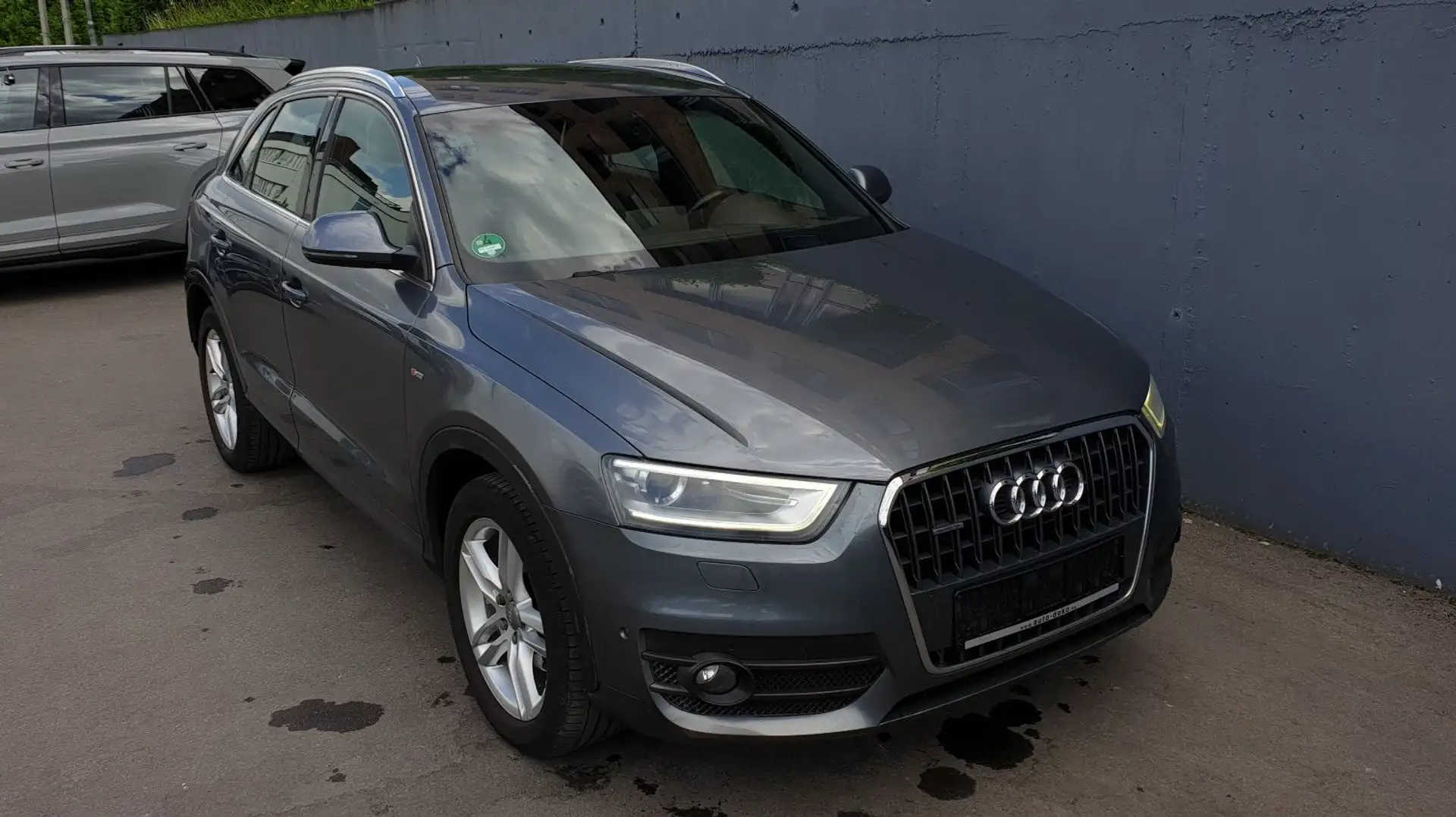 Audi Q3 2.0 TDI S tronic quattro 3x S-Line Xenon/Navi Grau - 2