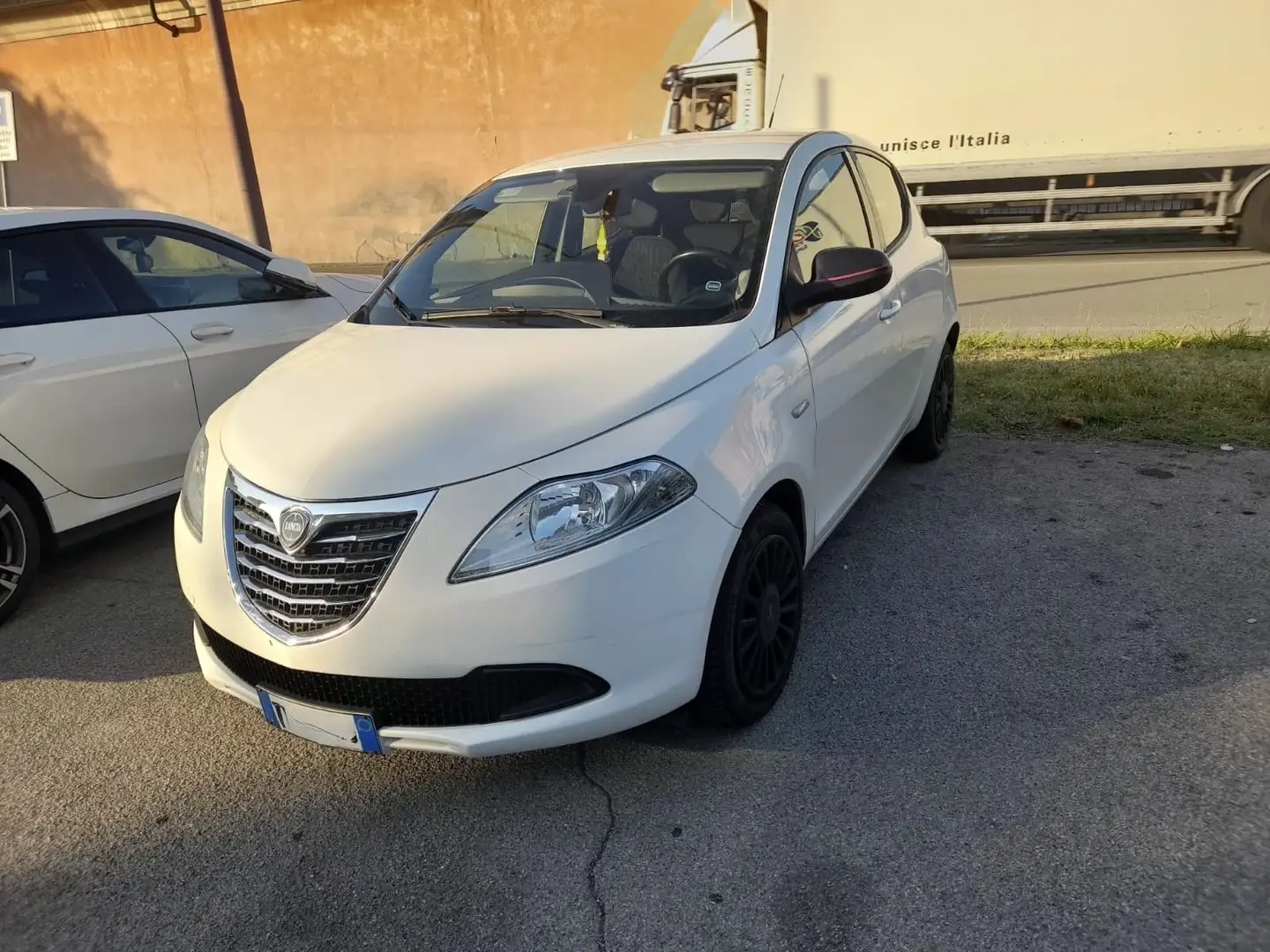 Lancia Ypsilon 1.2 8v Elefantino ecochic Gpl 69cv Bej - 1