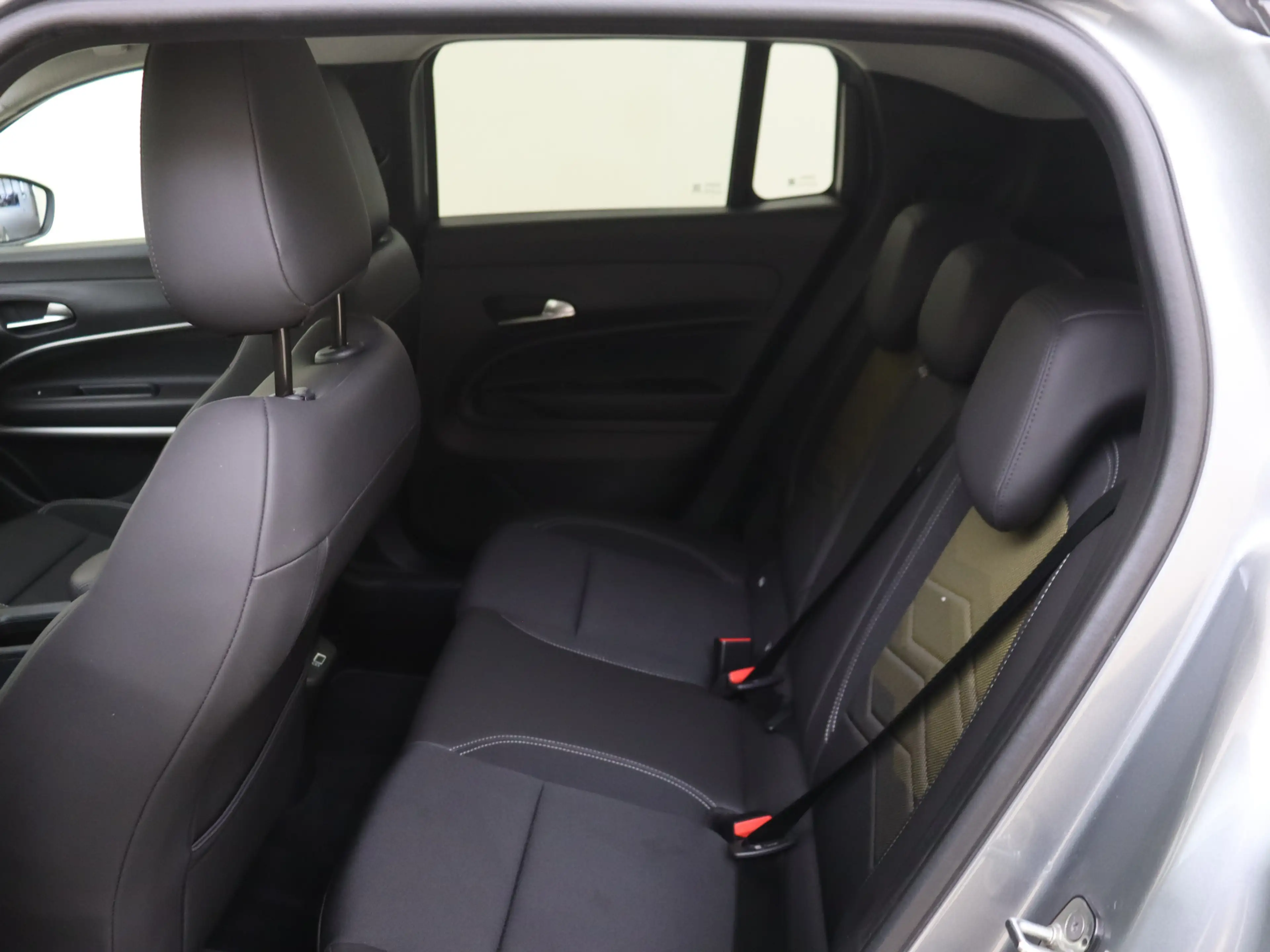 Jeep Avenger Summit 54 kWh LAGE KMSTAND! P4 — photo 12